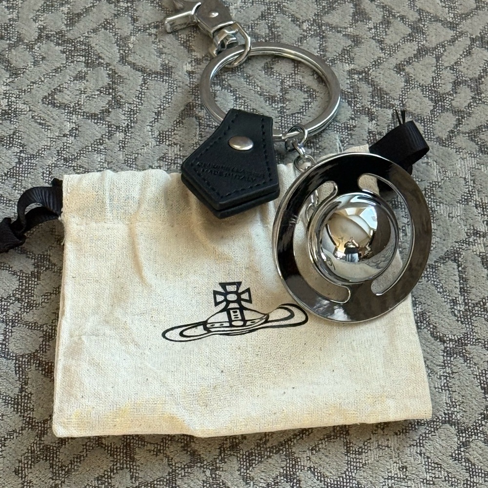Authentic Vivienne Westwood Silver and Black Leather Keychain - Picture 4 of 4